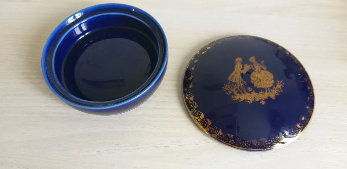 Bonbonnière Véritable Bleu de Four Porcelaine Goumot-Labesse