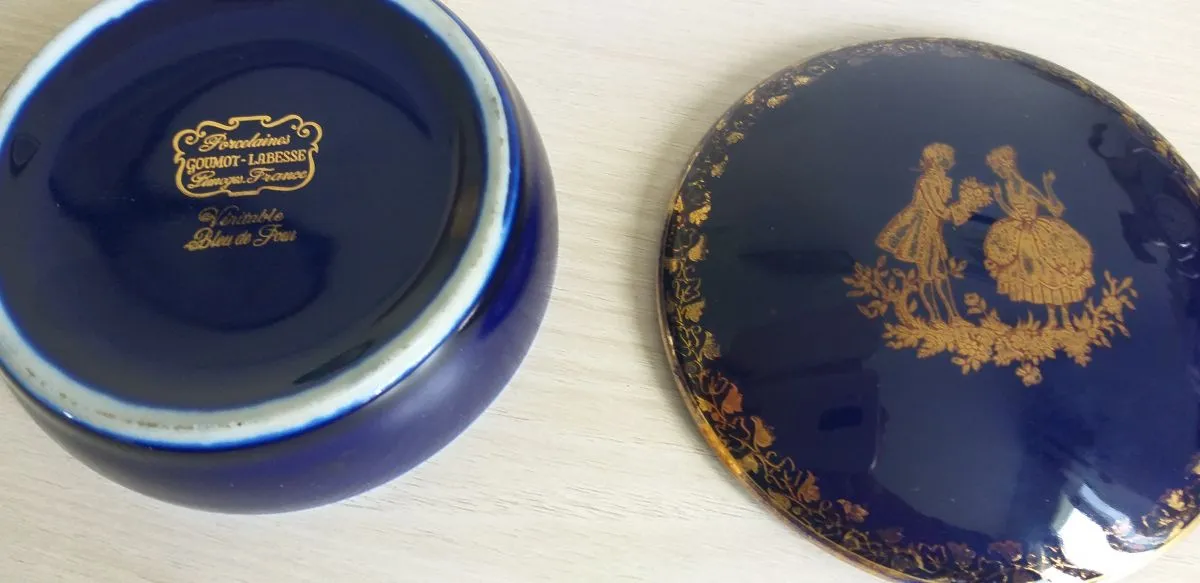 Bonbonnière Véritable Bleu de Four Porcelaine Goumot-Labesse