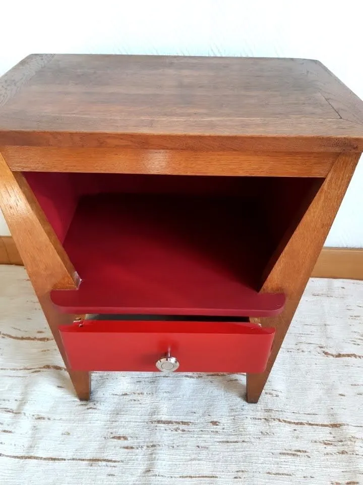 Chevet art déco en bois peint framboise 