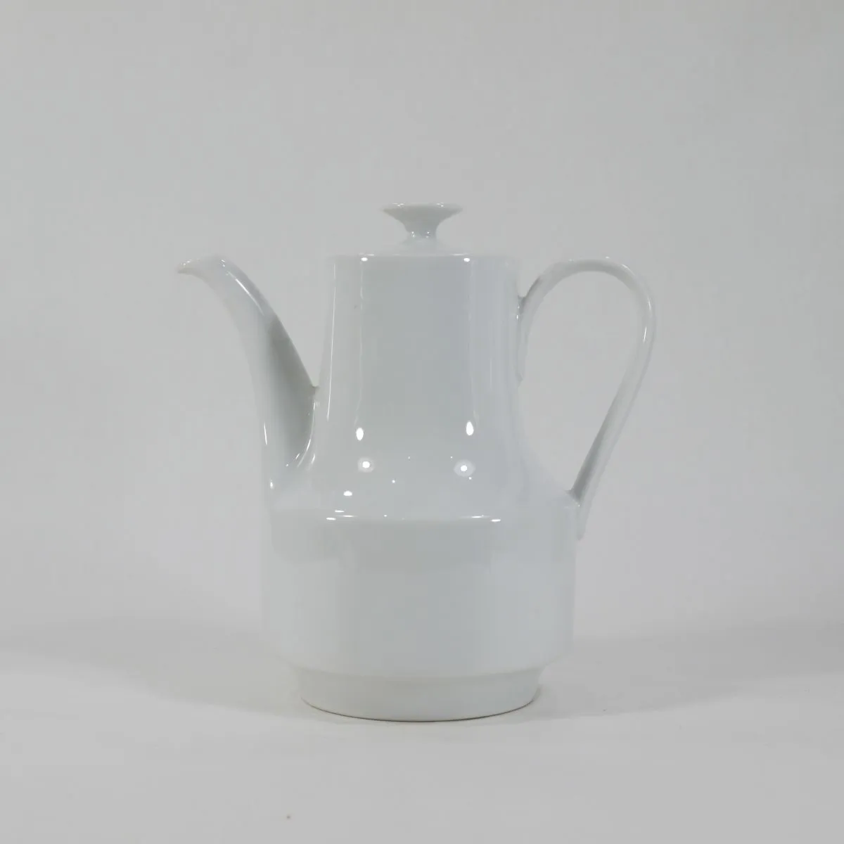 Petite cafetière en porcelaine