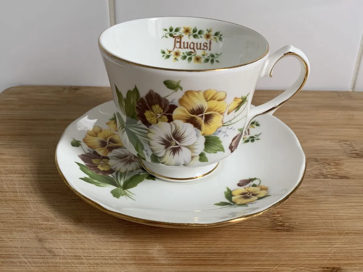 Tasse en porcelaine anglaise