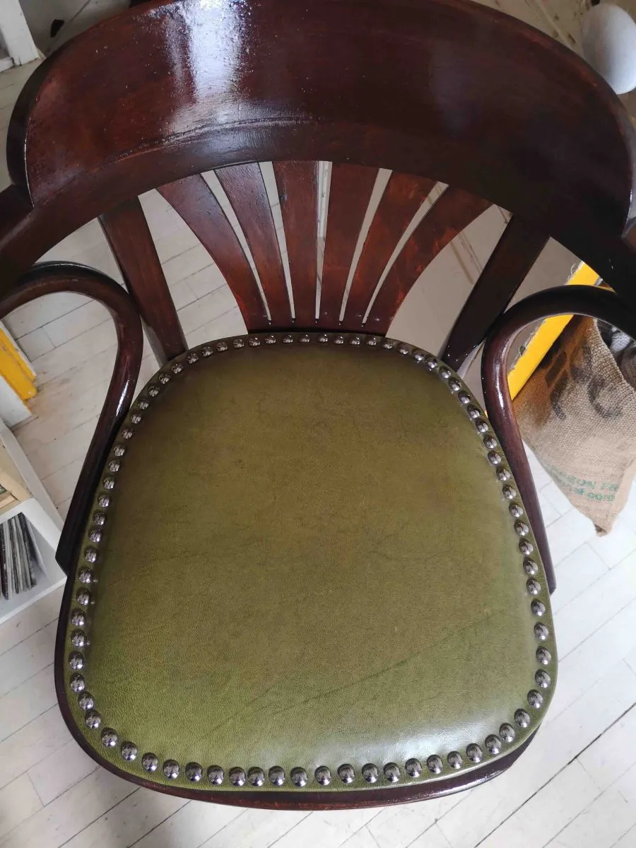 Véritable tabouret de comptoir de bistrot Parisien.