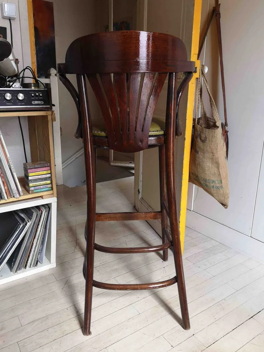 Véritable tabouret de comptoir de bistrot Parisien.